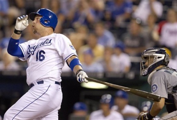Billy Butler agrees to 3-year, $30M deal with A's