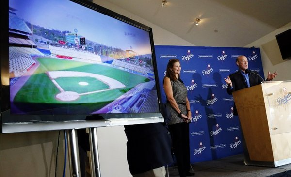Dodgers, Time Warner agree to TV deal
