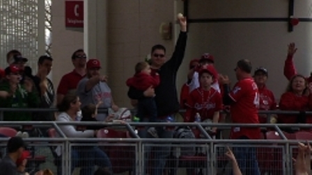 Fan makes one-handed grab with child in other (Video)