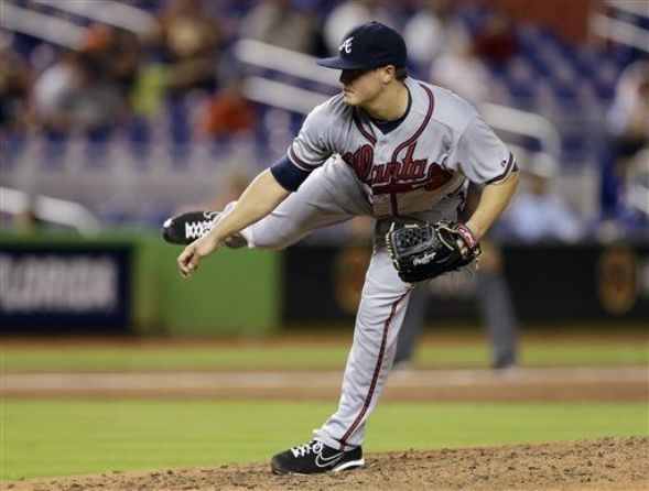 Medlen pitches streaking Braves past Marlins 3-2