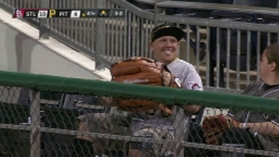Pirates fan catches foul ball with giant oversized glove (Video)