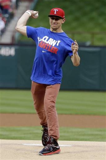 Johnny Manziel throws out first pitch at Rangers game, thought about playing baseball with Aggies