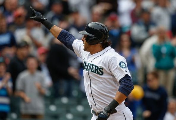 Bay, Morse homer late to lead Mariners to win