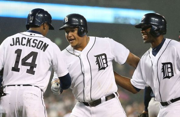 Three homers back Fister as Tigers sweep Braves