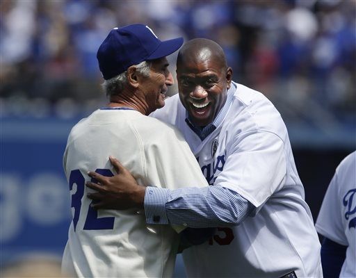 Don Mattingly calls on Sandy Koufax to relieve Magic from tossing out first pitch (Video)