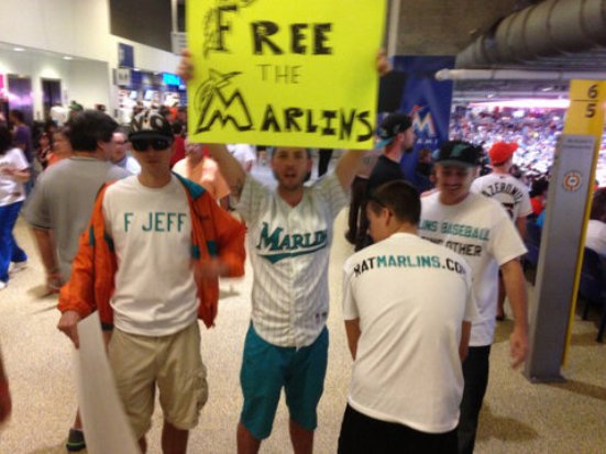Protesting Marlins fans ejected from stadium (Video)