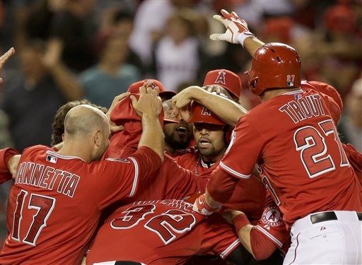 Pujols' 2-run double lifts Angels over Astros 5-4