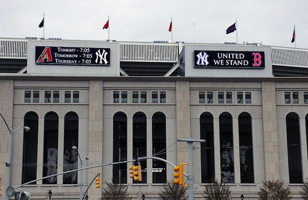 Yankees honor Boston by playing “Sweet Caroline”  (Video)