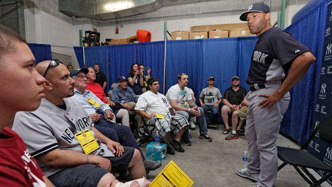 Mariano Rivera visits recovering veterans at Tropicana Field
