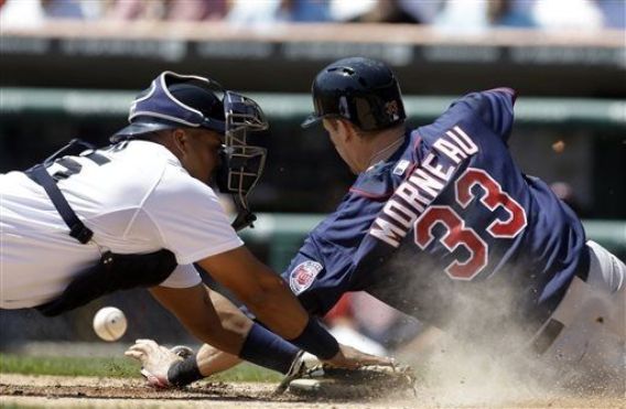 	 Twins snap Detroit's streak with 6-2 victory