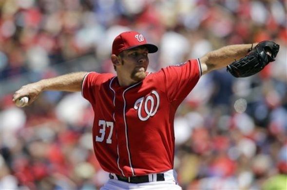 Strasburg outlasts Hamels as Nats top Phillies 6-1
