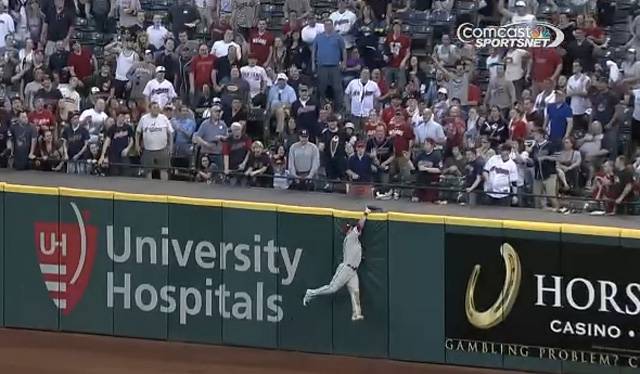 Laynce Nix robs Drew Stubbs of a home run (Video)