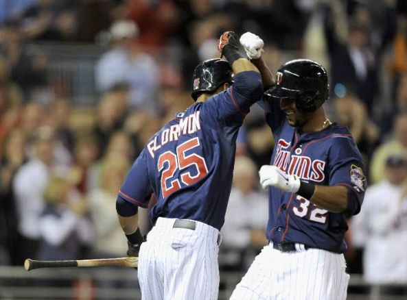 Hicks' huge night propels Twins past White Sox 10-3