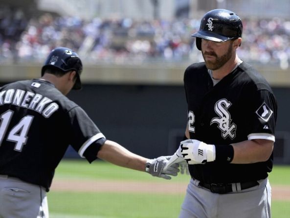 Dunn's 2 HRs, 5 RBIs lead White Sox over Twins