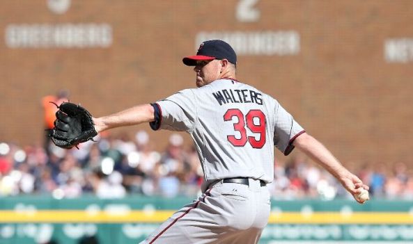 Twins snap skid with 3-2 win over Tigers