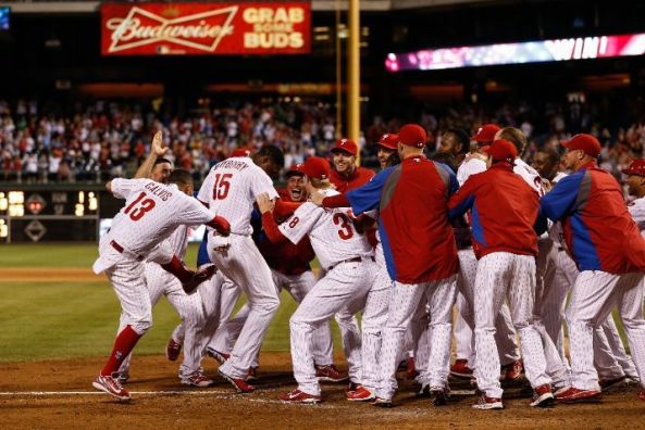 Mayberry's shot, walk-off slam lift Phils in extras