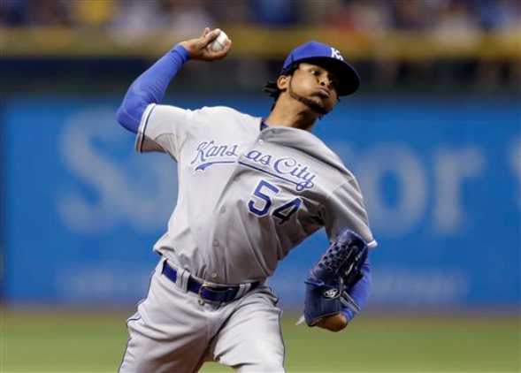 Royals use eight-run 6th inning to rout Rays 10-1