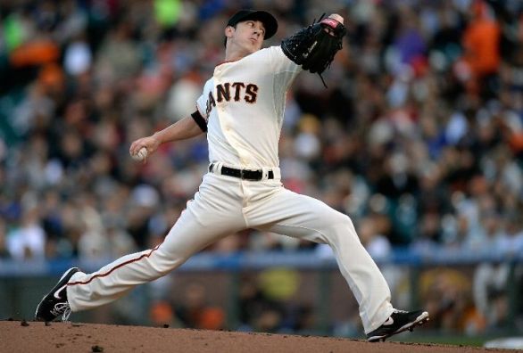 Lincecum shines to win pitchers' duel vs. Jays
