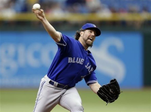 Dickey's 2-hitter leads Blue Jays over Rays 3-0