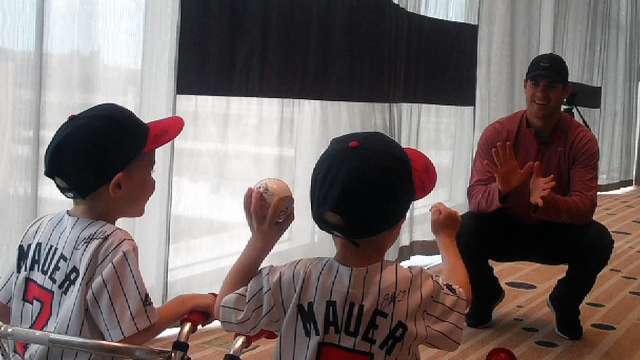 Joe Mauer makes dream come true for twins suffering from cerebral palsy (Video)