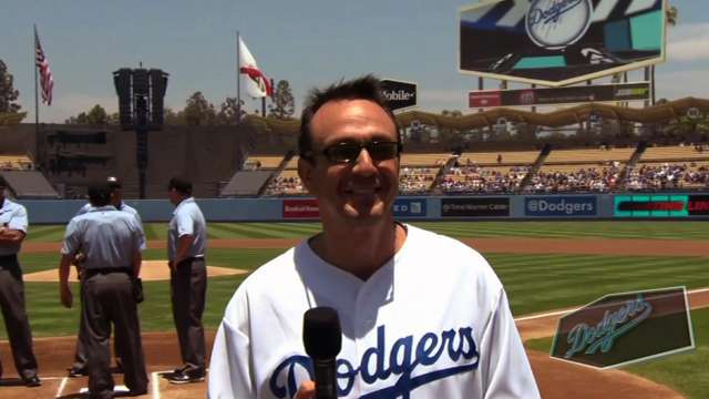 Hank Azaria announces Dodgers' lineup in 'The Simpsons' voices (Video)