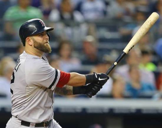 Red Sox agree to re-sign Mike Napoli to two-year contract