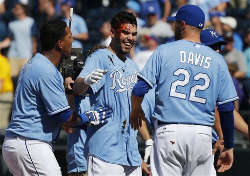 Royals celebrate walk-off win with BBQ sauce (Video)