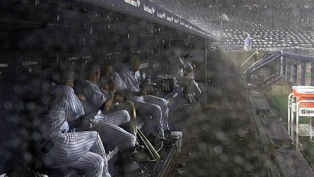 Thunder scares Yankees and Red Sox (Video)
