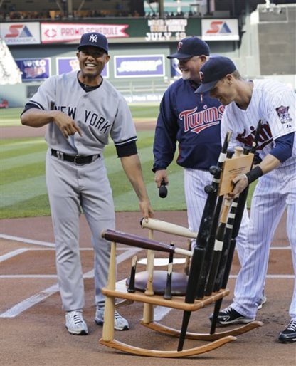 Twins honor Mariano Rivera with a rocking chair made of broken bats (Video)