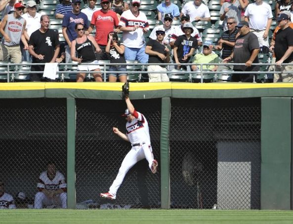 Casper Wells' game saving leaping over the wall catch vs Braves (Video)
