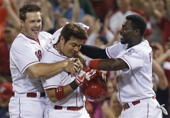 Choo's single in 11th lifts Reds over Giants 3-2