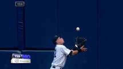 Ichiro makes a sweet over-the-shoulder catch vs Royals (Video)