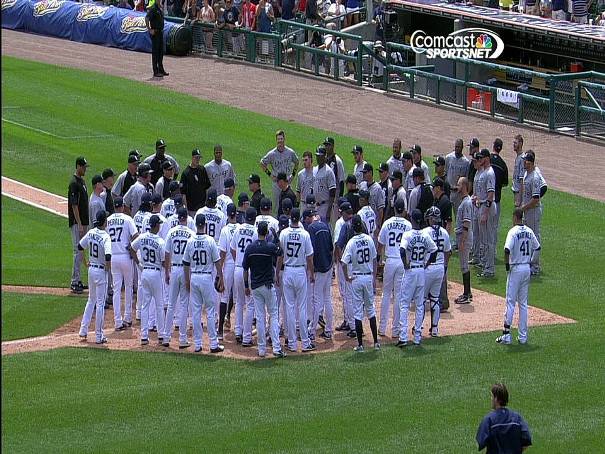 Benches clear in White Sox-Tigers game