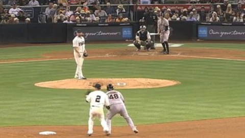 Padres botch hidden-ball trick (Video)