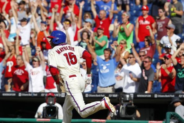 Mayberry singles in 10th, Phillies beat White Sox 4-3 