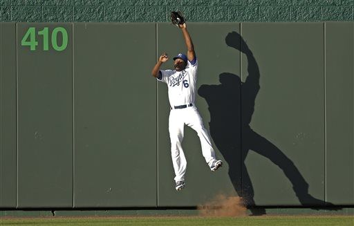 Lorenzo Cain robs Torii Hunter of extra bases (Video)