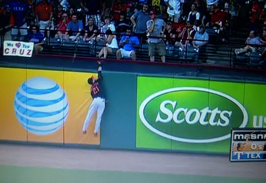Nick Markakis robs Beltre of a homer (Video)