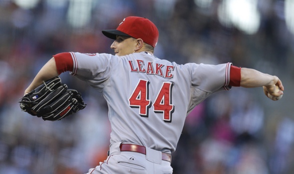 Leake leads Reds past Giants, 8-3
