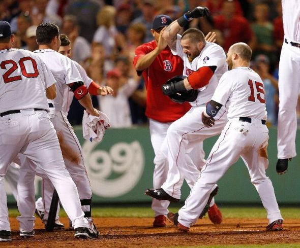 Gomes' homer in bottom of 9th gives Boston 2-1 win