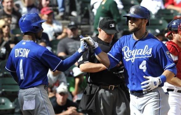 Royals beat White Sox 4-2 for 6th straight win