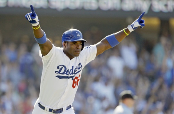 Yasiel Puig homers in 11th, Dodgers beat Reds 1-0