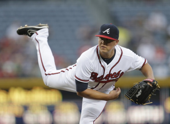 Medlen continues surge as Braves beat Phillies 3-1