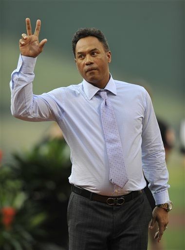 Roberto Alomar inducted into Orioles Hall of Fame