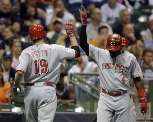Votto homers, lifts Reds over Brewers 2-1