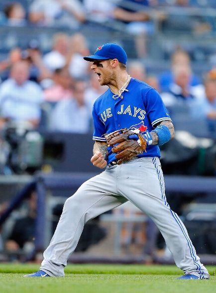Brett Lawrie barehanded play gets A-Rod at first (Video) 