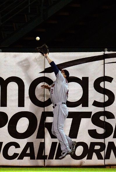 Brandon Barnes' leaping catch vs A's (Video)