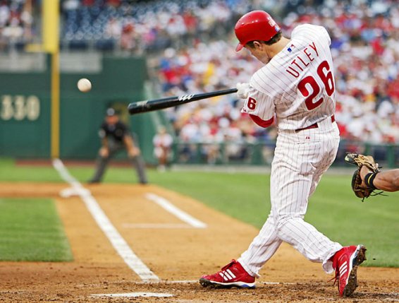 Chase Utley officially inks two-year extension