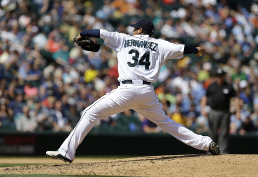 Hernandez in control for 8, Mariners blank Brewers 