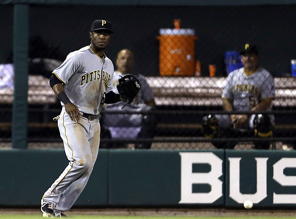 Starling Marte drops a fly ball in 9th inning, leads to game-tying run (Video)