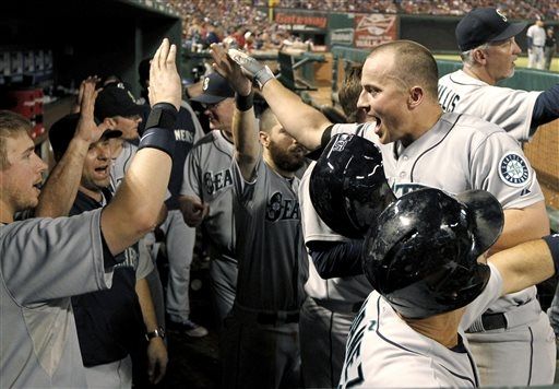 Kyle Seager's go-ahead homer vs Rangers (Video)